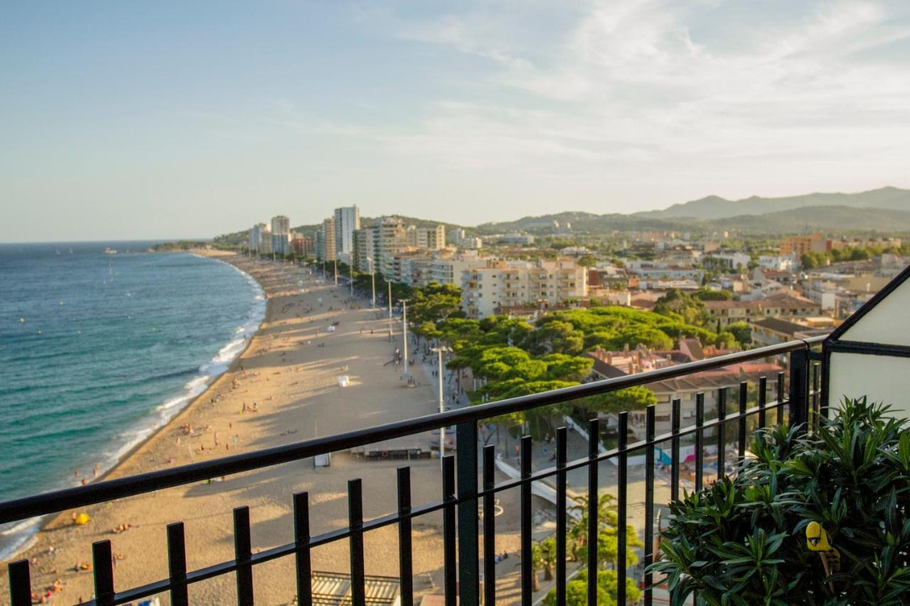 Spacious Seafront Apartment Платья-де-Аро Экстерьер фото